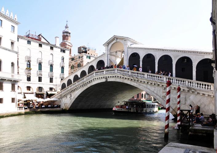 威尼斯桥梁建筑图（威尼斯有多少座桥梁）