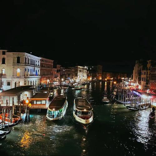 威尼斯夜晚有什么特点（威尼斯的夜景最迷人最吸引你的是什么为什么）