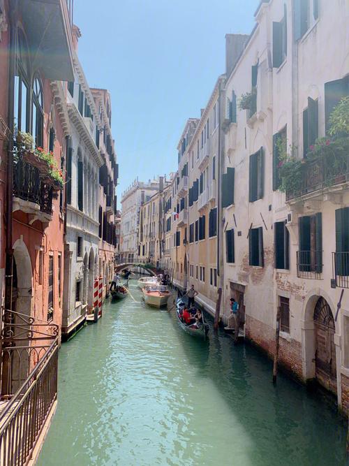 威尼斯水上之都介绍英文（水上城市威尼斯是著名的旅游胜地）